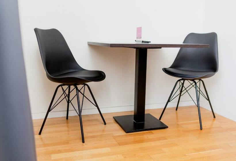 이코노미 트리플 룸, Carlstadcity H Boutique Hotell