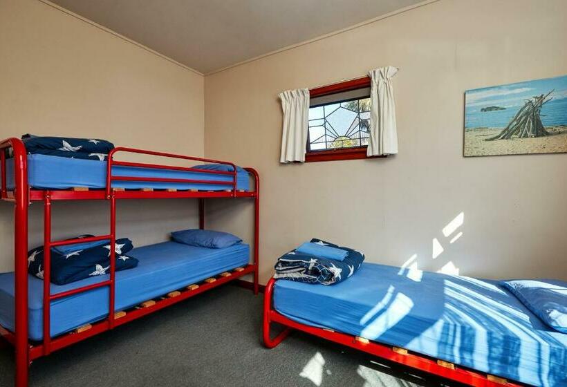 Кровать в Общей Комнате, Dolphin Lodge