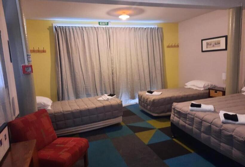 חדר משפחתי, Mountain House