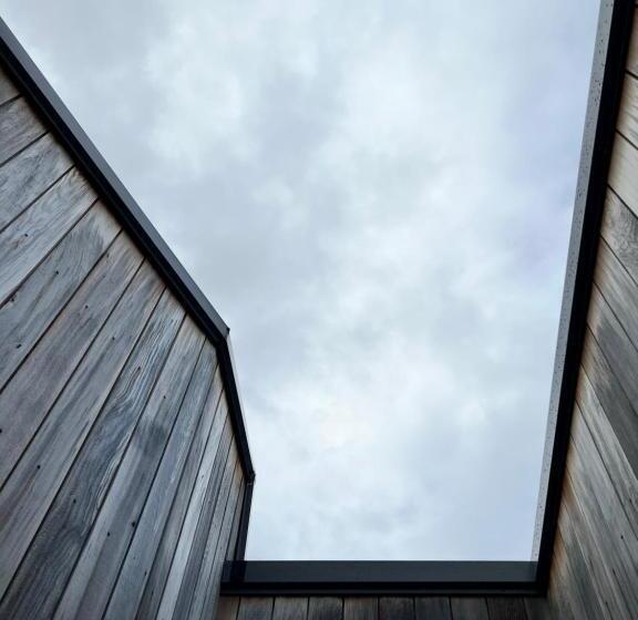 エクゼクティブスイート, On Top Backpackers