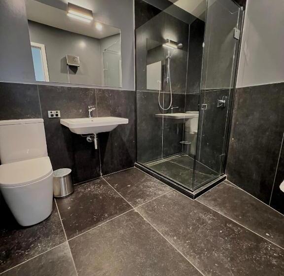 エクゼクティブスイート, On Top Backpackers