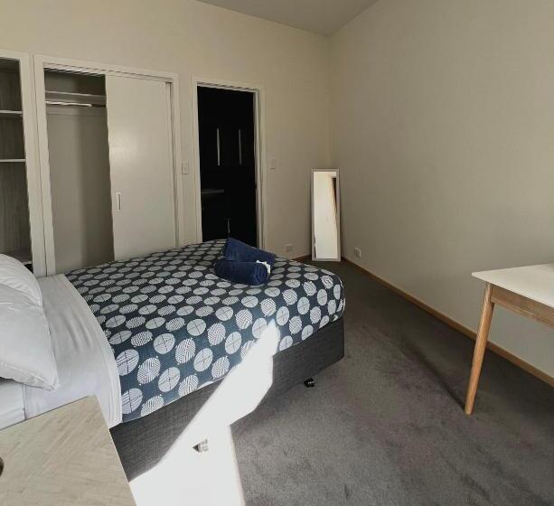 エクゼクティブスイート, On Top Backpackers