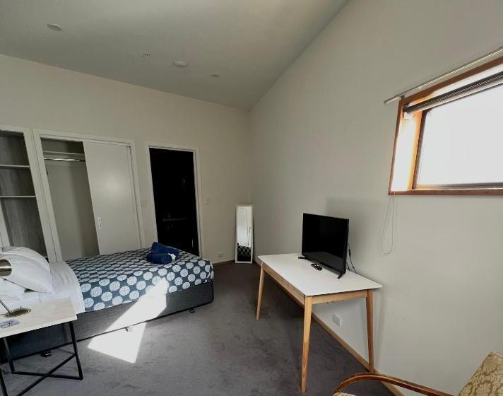 エクゼクティブスイート, On Top Backpackers