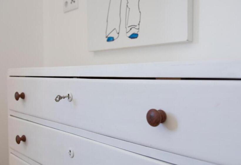 خانه 1 خوابه, Pensão Destino