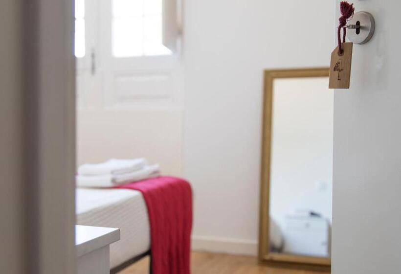 خانه 1 خوابه, Pensão Destino