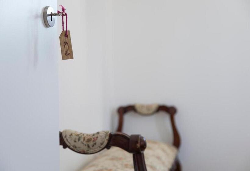 خانه 1 خوابه, Pensão Destino