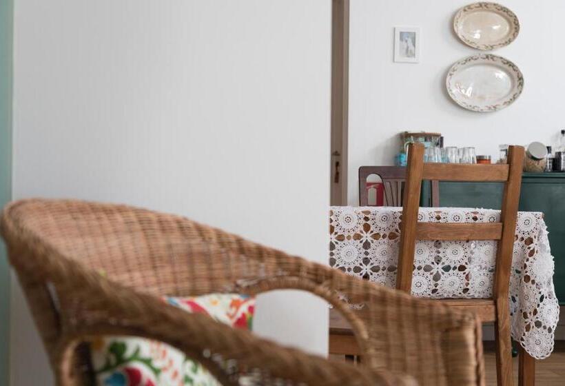 خانه 1 خوابه, Pensão Destino