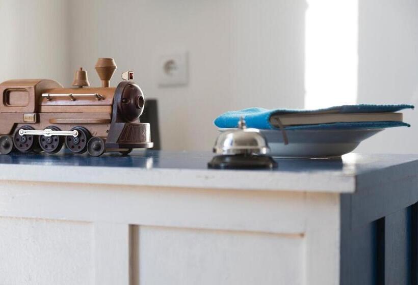 خانه 1 خوابه, Pensão Destino