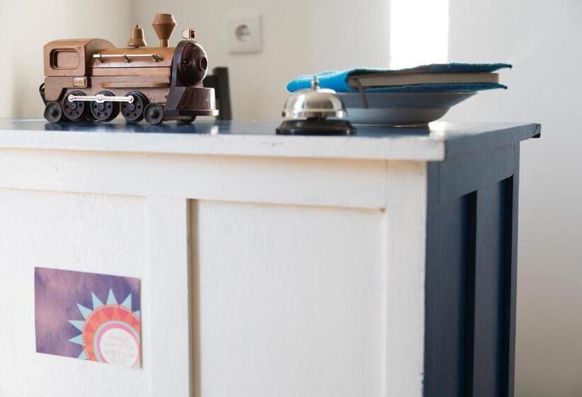 خانه 1 خوابه, Pensão Destino