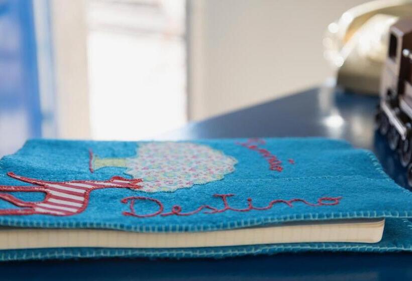 خانه 1 خوابه, Pensão Destino