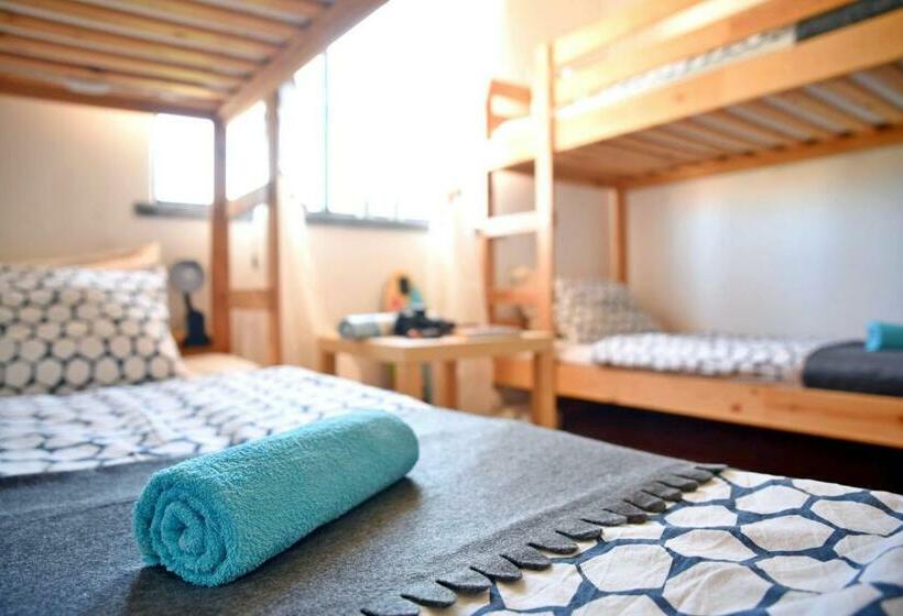 חדר סטנדרט לארבעה, Surf House Peniche