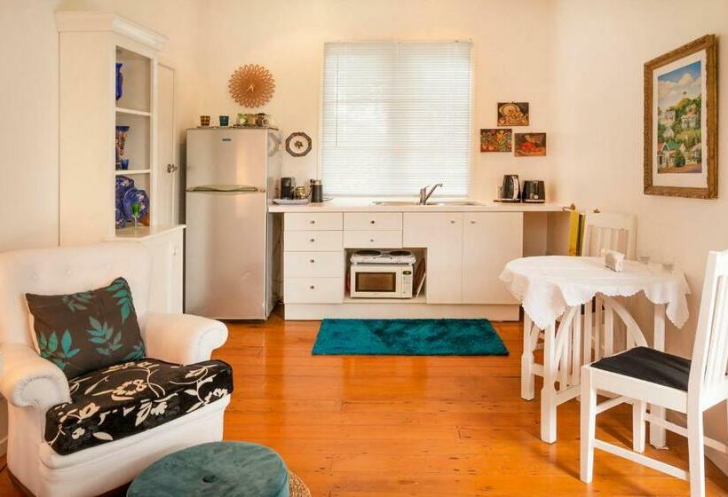 가든 전망 스위트, Annies B And B