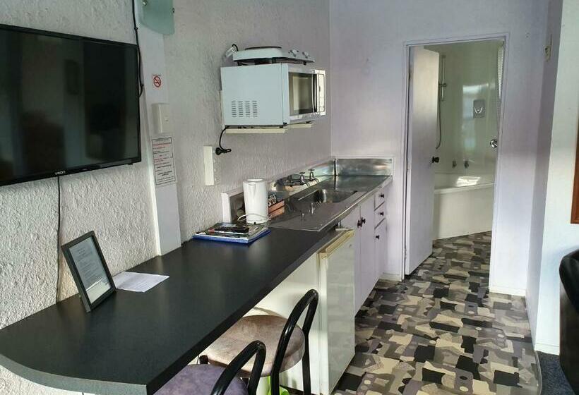 חדר משפתחתי סופריור, Cortez Motel