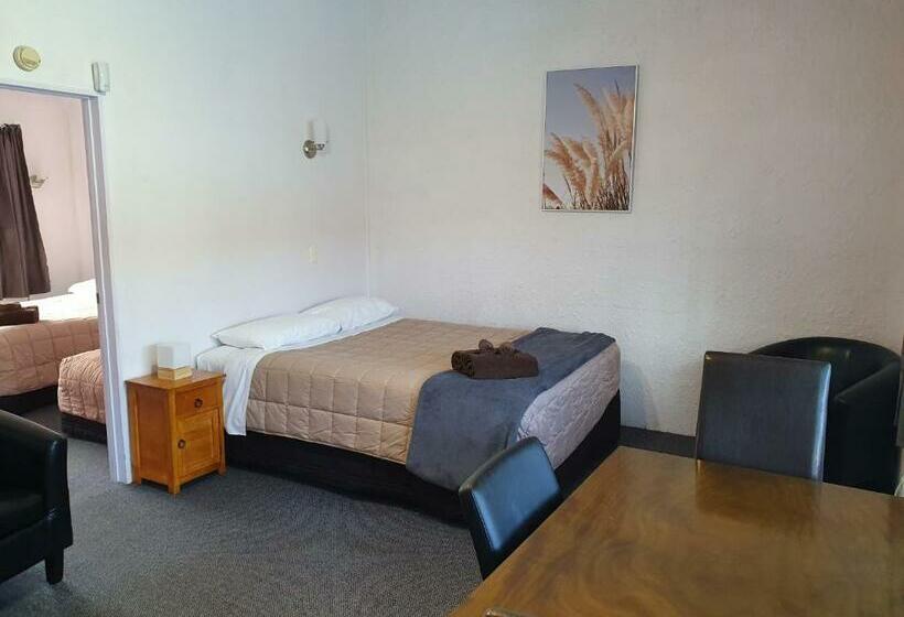 חדר משפתחתי סופריור, Cortez Motel