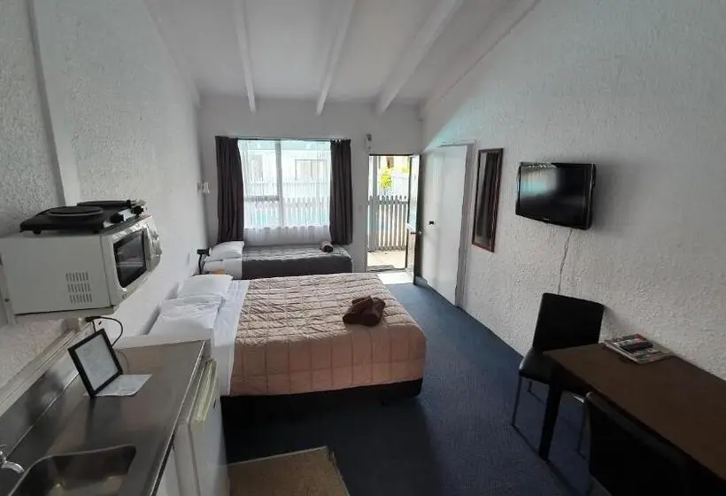 استودیوی استاندارد, Cortez Motel