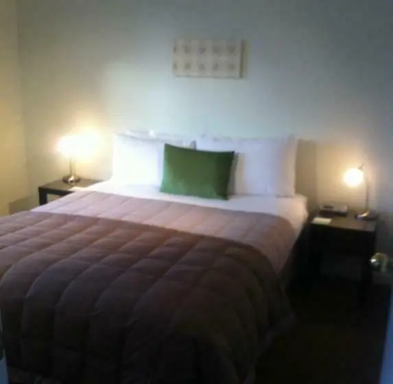 Perhehuone, Darfield Motel