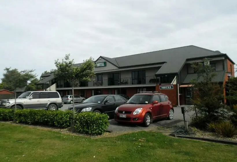 Perhehuone, Darfield Motel