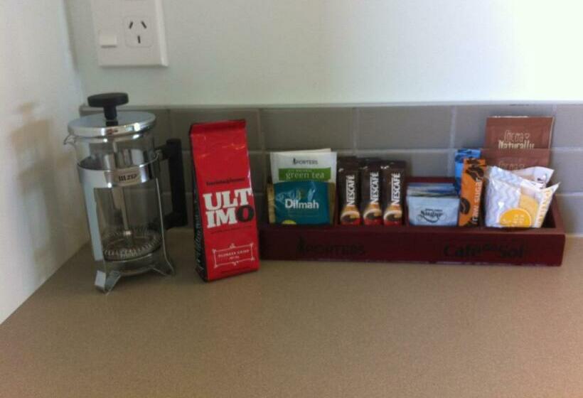 استودیوی استاندارد, Darfield Motel