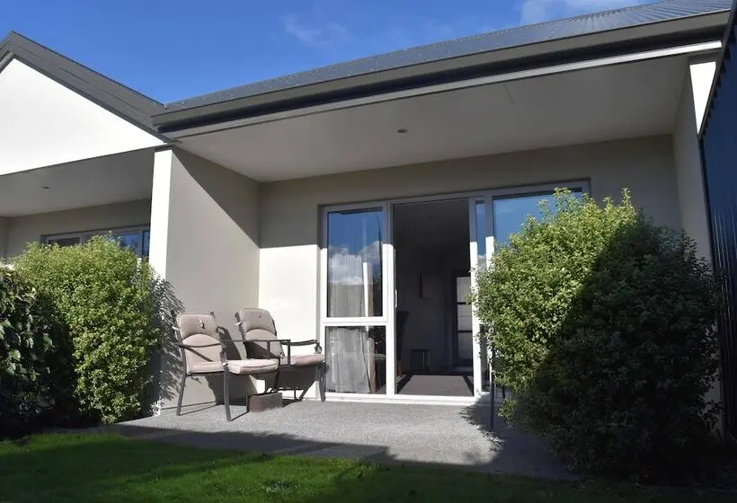 Deluxe-studio, Darfield Motel