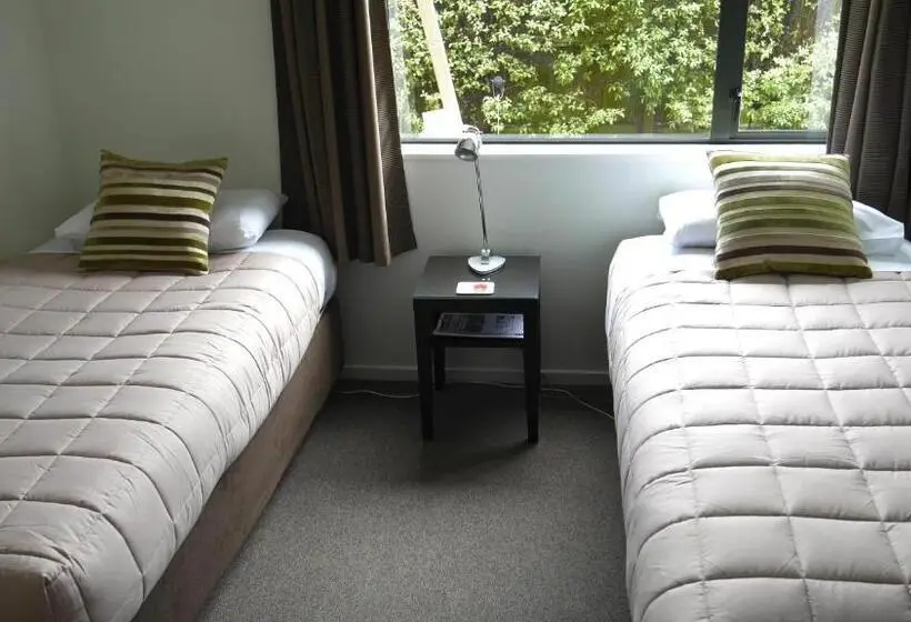 Maja/Mökki, Darfield Motel