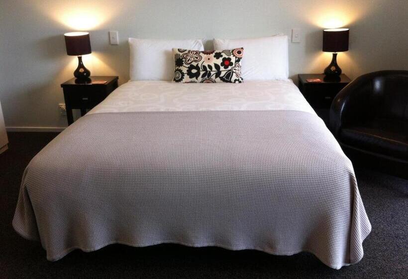 סטודיו דלוקס, Darfield Motel