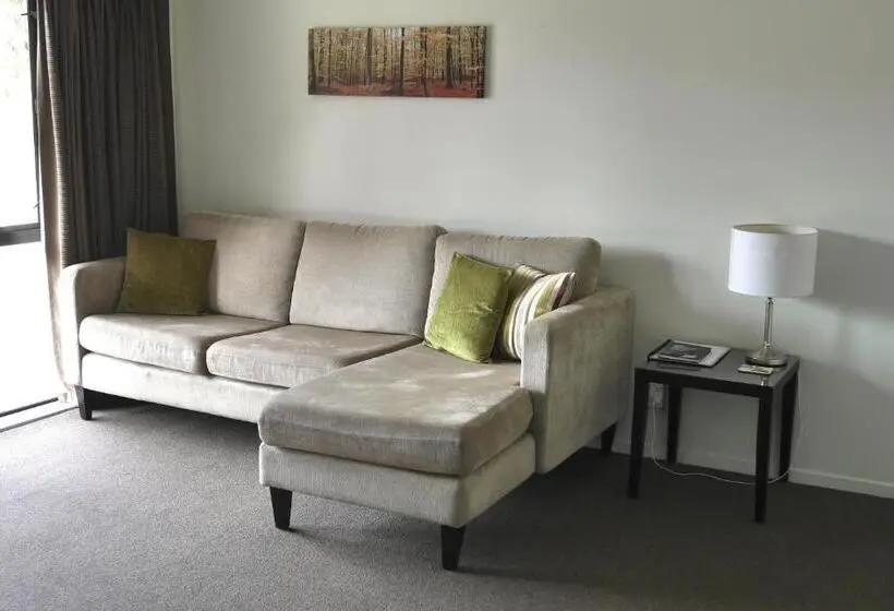 Standard-invahuone, Darfield Motel