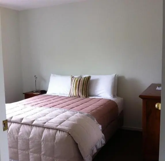 Standard-invahuone, Darfield Motel