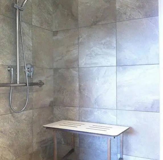 Standard-studio, Darfield Motel