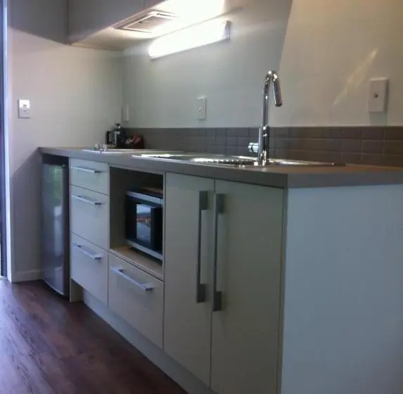 Standard-studio, Darfield Motel