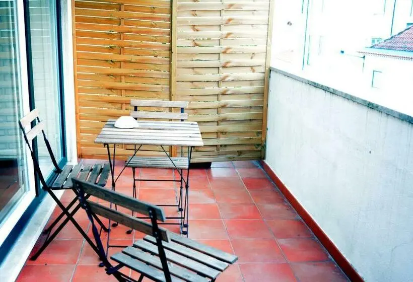 اتاق استاندارد سه تخته با بالکن, Fado Bed & Breakfast   Santos