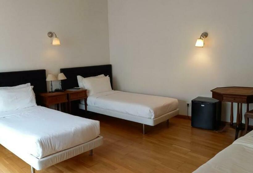 اتاق استاندارد سه تخته با بالکن, Fado Bed & Breakfast   Santos