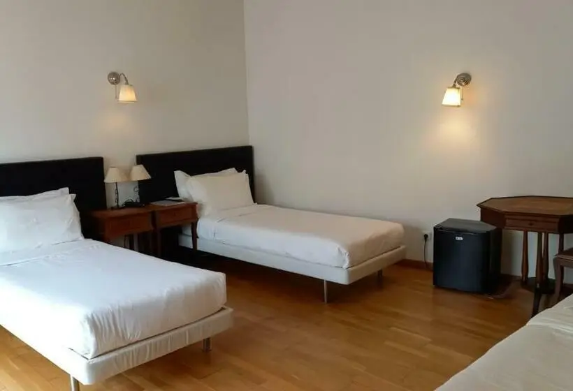 اتاق استاندارد سه تخته با بالکن, Fado Bed & Breakfast   Santos