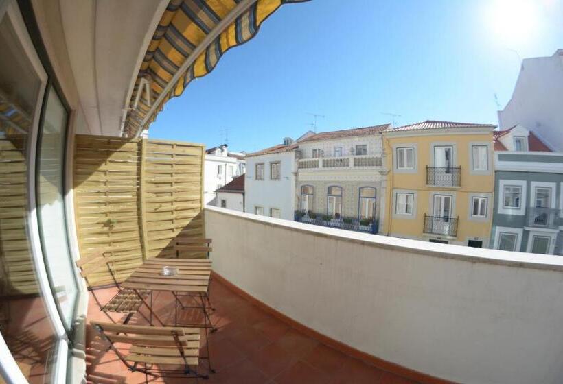 اتاق استاندارد سه تخته با بالکن, Fado Bed & Breakfast   Santos