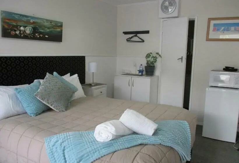 Basic-studio, High Street Living Motel