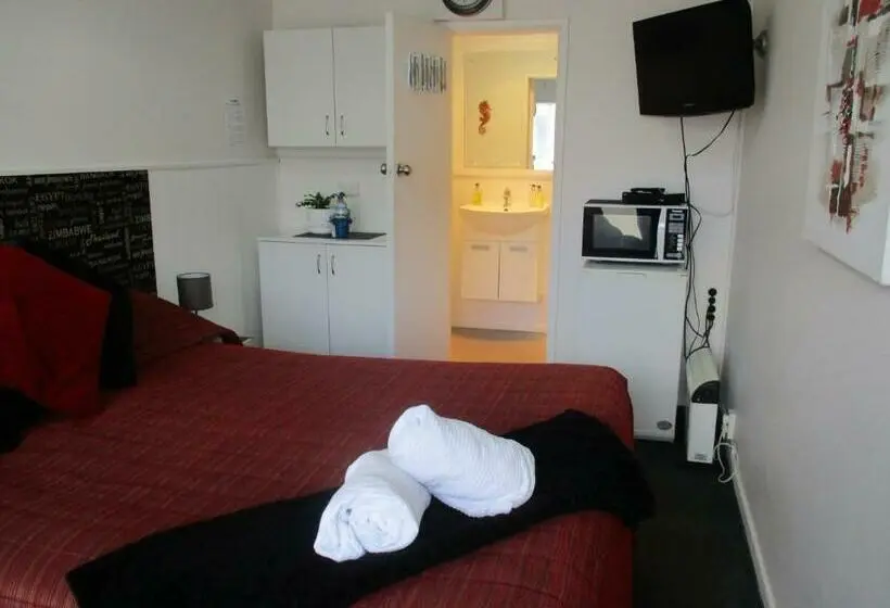Basic-studio, High Street Living Motel