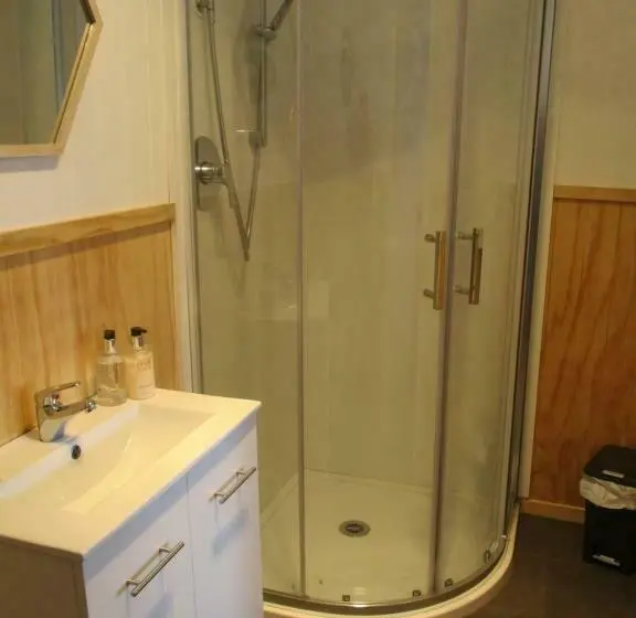 Basic-studio, High Street Living Motel