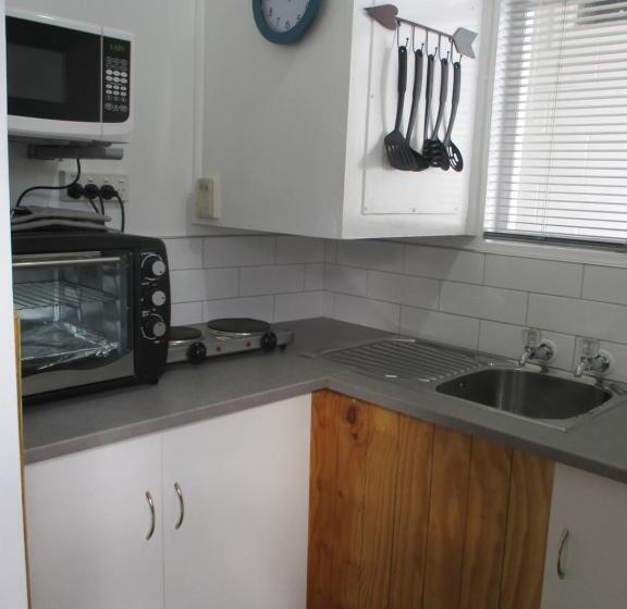 Апартаменты 2 Спальни, High Street Living Motel