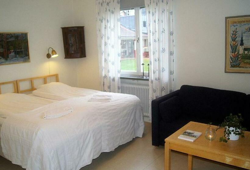 חדר משפחתי, Stiftsgården I Rättvik