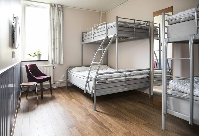 패밀리 룸 공용 욕실, Kvibergs Vandrarhem   Hostel