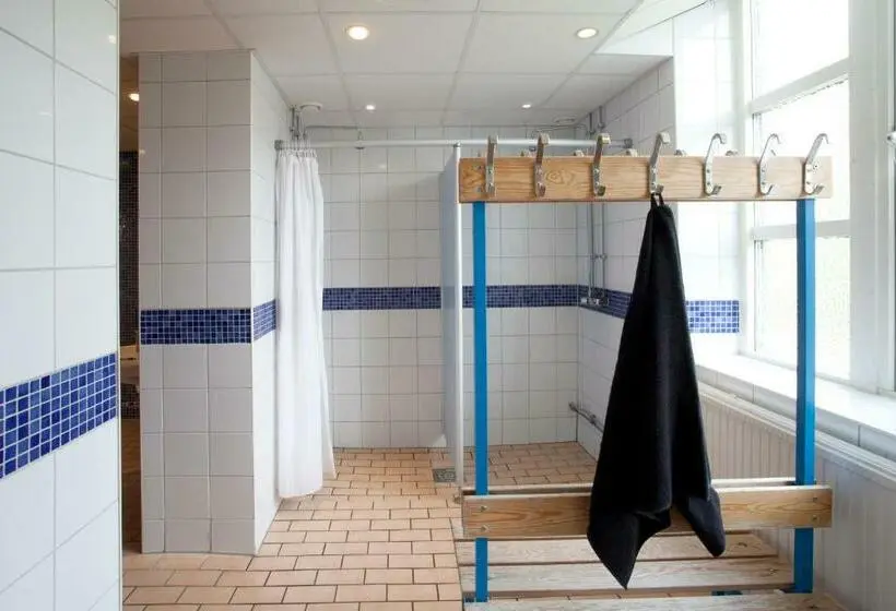 اتاق استاندارد سه تخته با سرویس بهداشتی مشترک, Kvibergs Vandrarhem   Hostel