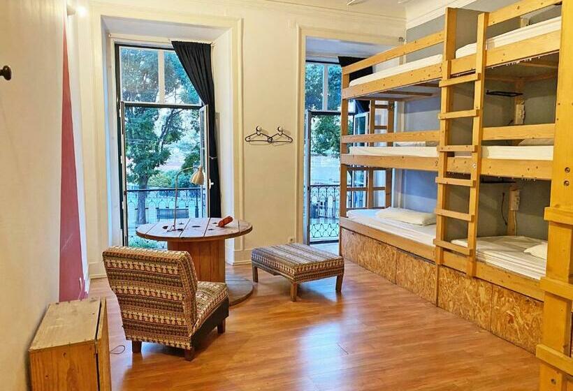 Bed in een Gedeelde Kamer, Lookout Lisbon Hostel