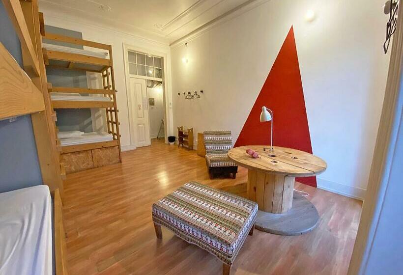 Bed in een Gedeelde Kamer, Lookout Lisbon Hostel