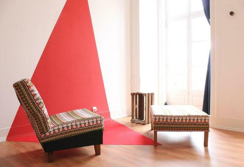 Bed in een Gedeelde Kamer, Lookout Lisbon Hostel