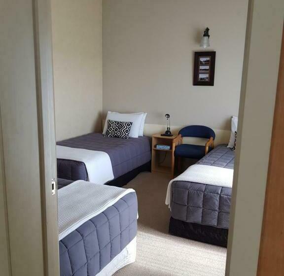 דירת חדר, 299 On Devon West