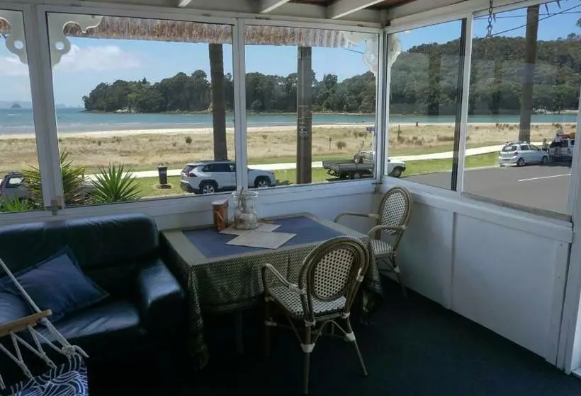 オーシャンビューデラックスルーム, Nana Glads Beachfront Accommodation