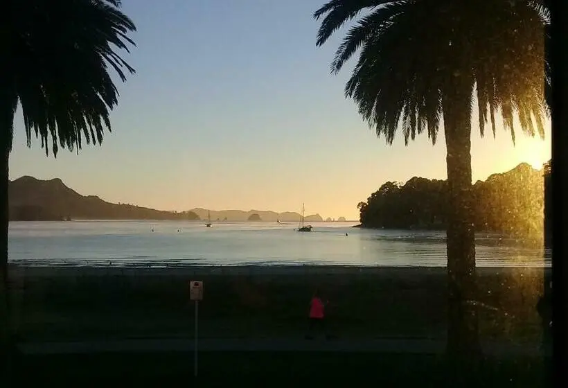 オーシャンビューデラックスルーム, Nana Glads Beachfront Accommodation
