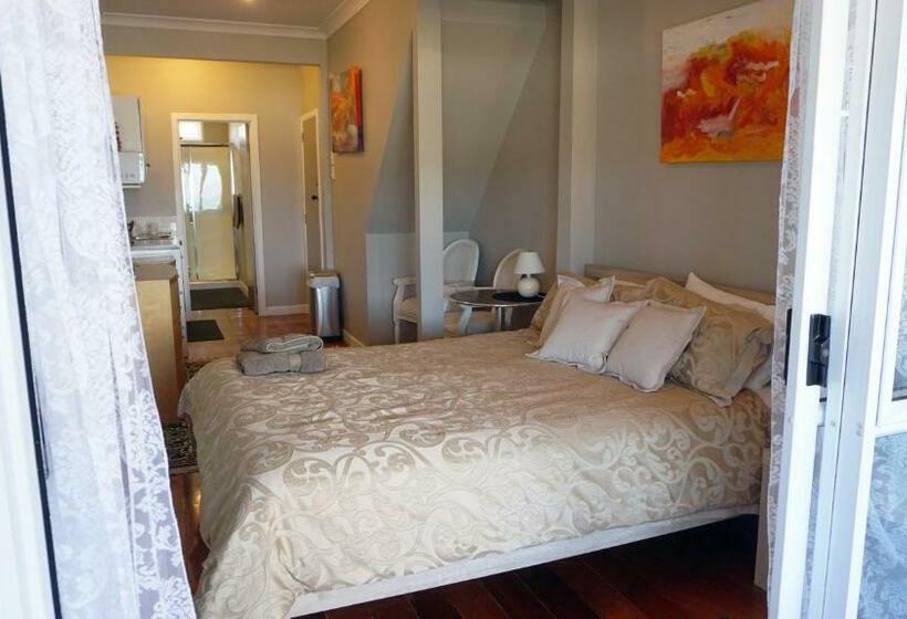 オーシャンビュースイート, Nana Glads Beachfront Accommodation