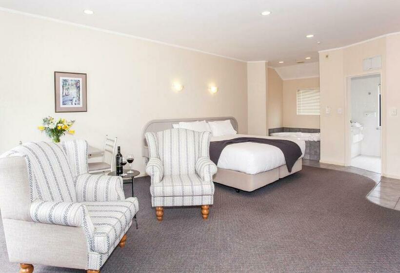 Студия Стандарт, Te Mata Lodge