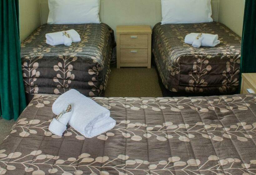 סטודיו משפחתי, Palm Motel Waihi