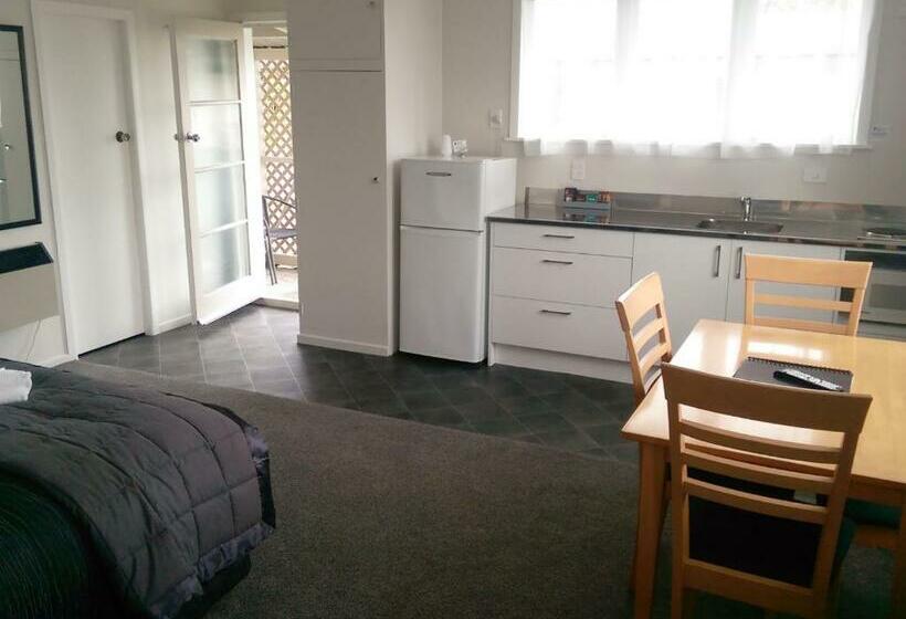 Студия Стандарт, Palm Motel Waihi